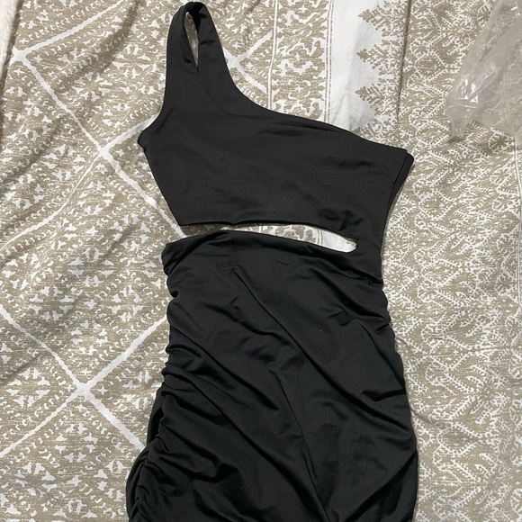 NWT CHYRII One Shoulder Sleeveless Cutout Ruched Bodycon Mini Dress Black Size M - Picture 4 of 6